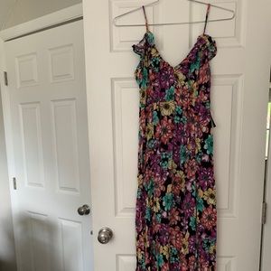 Lulus floral print maxi dress. Size medium. New with tags.